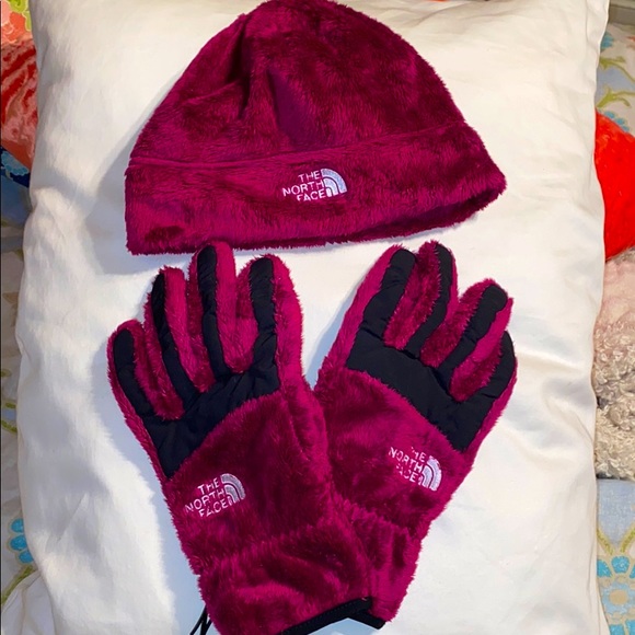 The North Face Accessories - The North Face hat & glove set